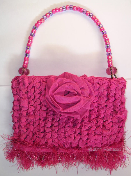 Retrobellish pink-recycled-fabric-knitted-purse
