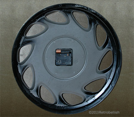 Trashart-hubcap-clock-B