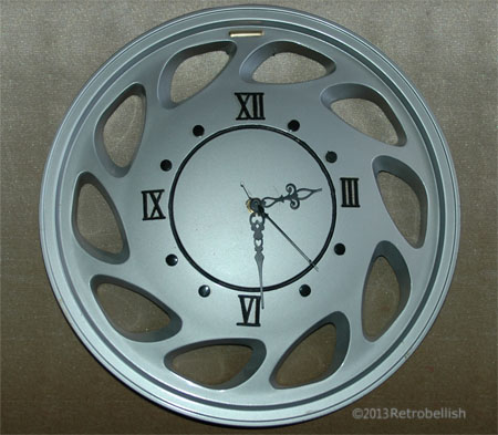 Trashart-hubcap-clock